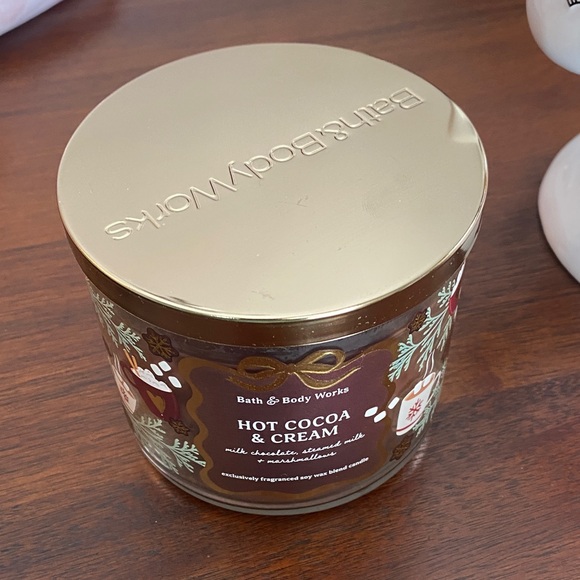 Bath & Body Works Hot Cocoa & Cream Candle with Bunny Holder - Picture 4 of 6